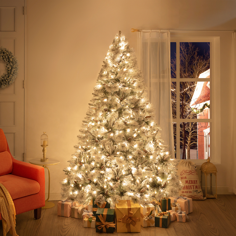 Glasgow Pre-Lit Artificial Christmas Pine Tree