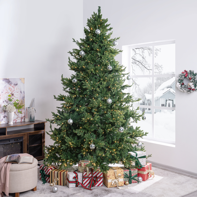 Kinsley Prelit Aritificial Christmas Tree, Realistic Traditional