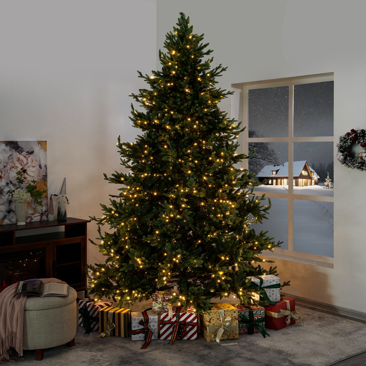 Kinsley Prelit Aritificial Christmas Tree, Realistic Traditional